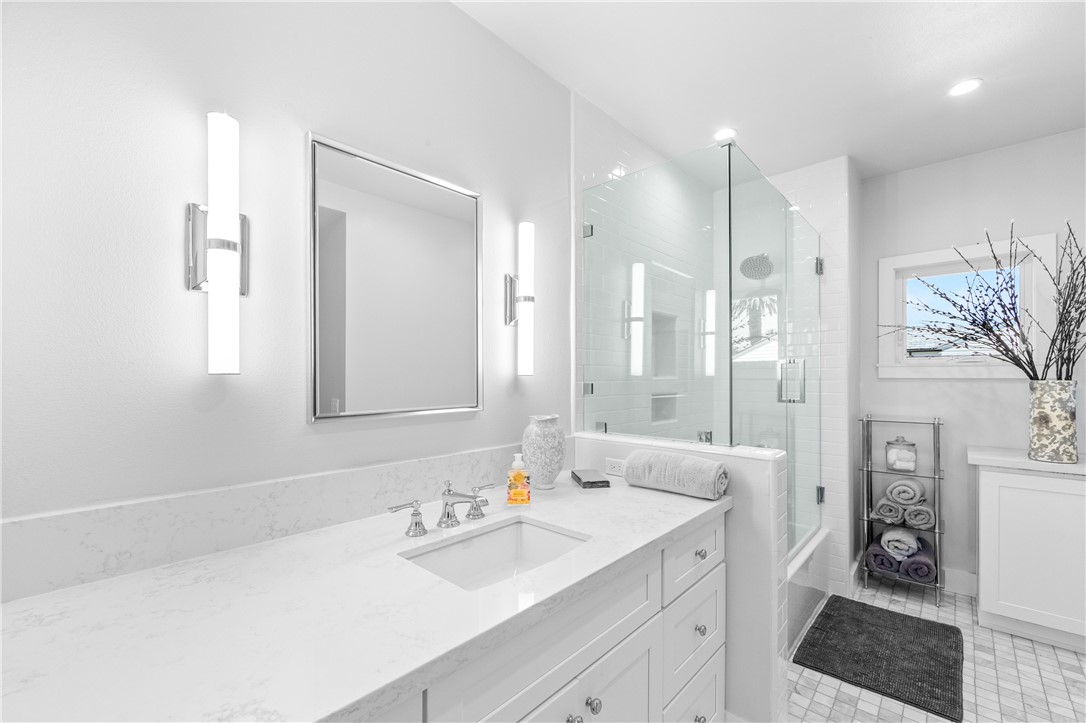Hall bath - 817 Main Street, Huntington Beach CA 92648 - photo 37