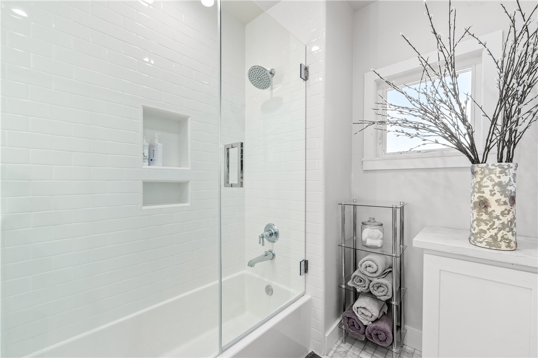 Hall bath - 817 Main Street, Huntington Beach CA 92648 - photo 38