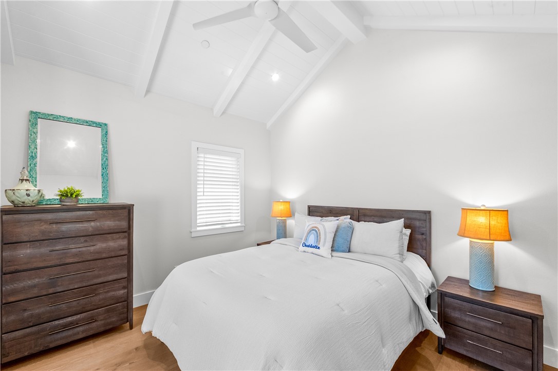 High beam ceilingsin bedroom - 817 Main Street, Huntington Beach CA 92648 - photo 39