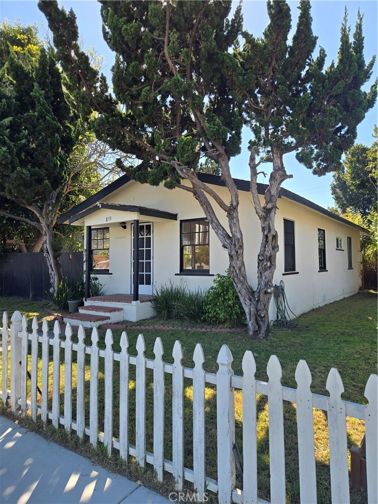 819 Huntington, Huntington Beach CA 92648 - photo 1