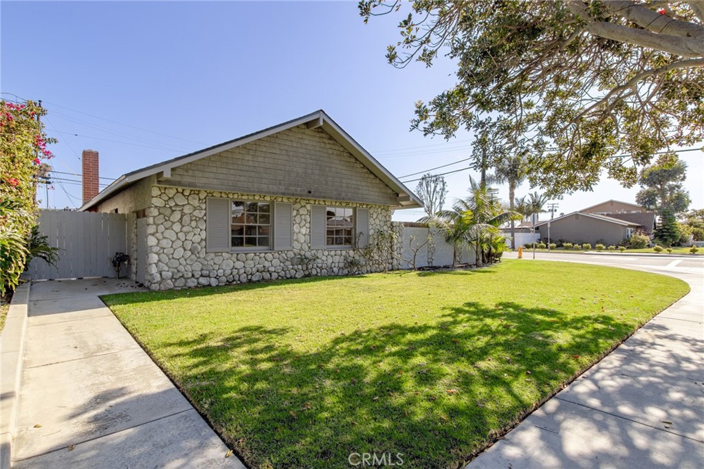 8232 Indianapolis, Huntington Beach CA 92646 - photo 15
