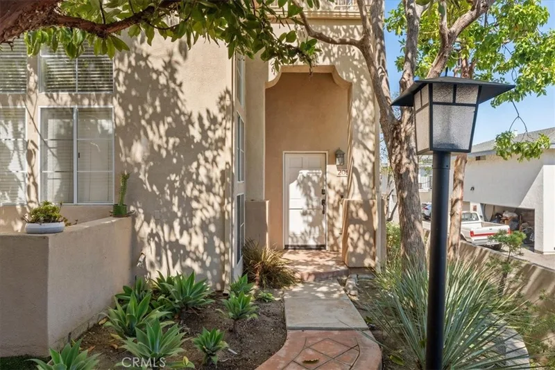 8310 Atlanta 205, Huntington Beach, CA 92646