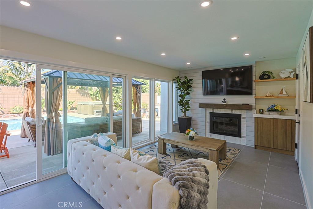 Family room - 8331 Snowbird Drive, Huntington Beach CA 92646 - photo 26