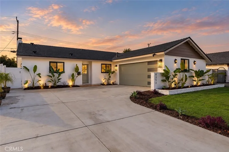 8352 Friesland, Huntington Beach