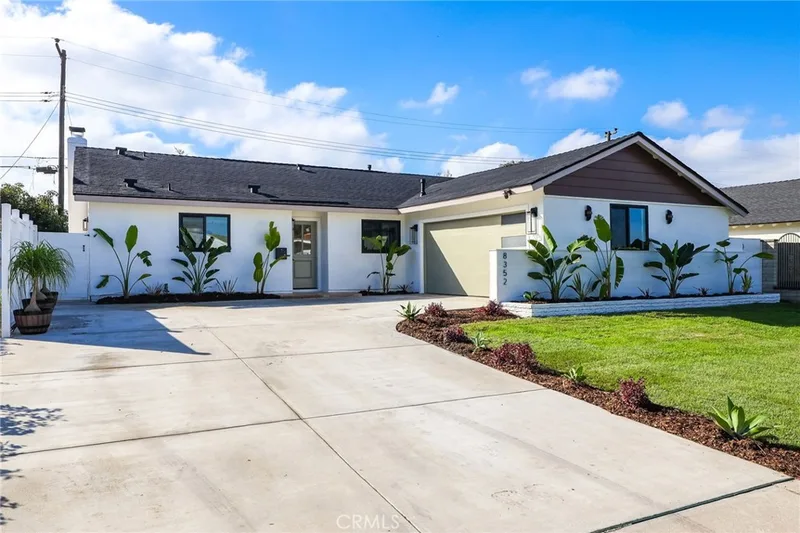 8352 Friesland, Huntington Beach