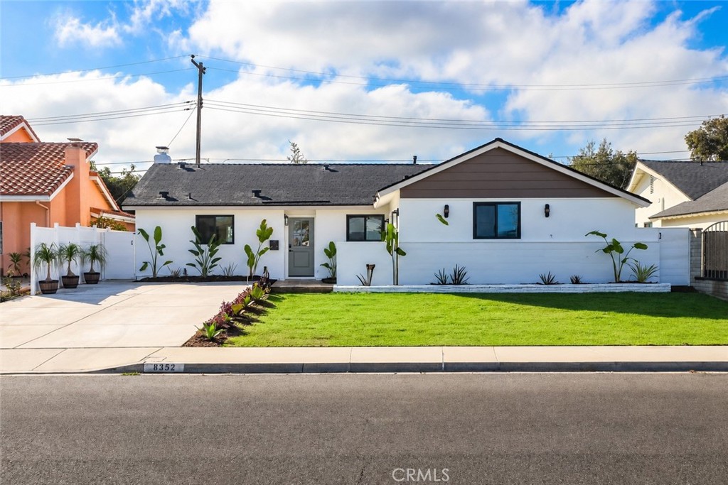 8352 Friesland, Huntington Beach CA 92647 - photo 2