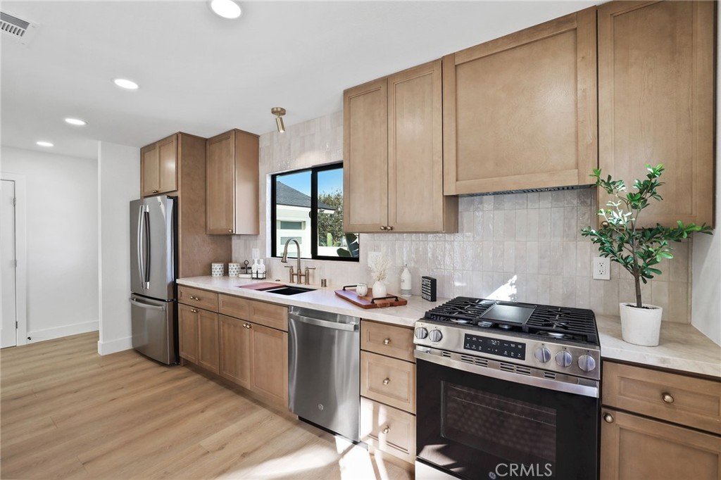 8352 Friesland, Huntington Beach CA 92647 - photo 10