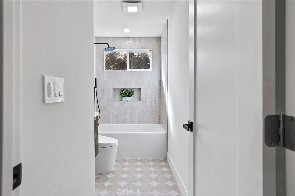 8352 Friesland, Huntington Beach CA 92647 - photo 18