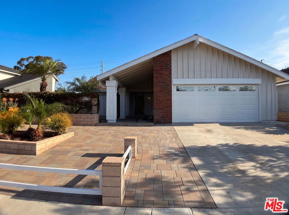 8361 Northport Drive, Huntington Beach CA 92646 - photo 1