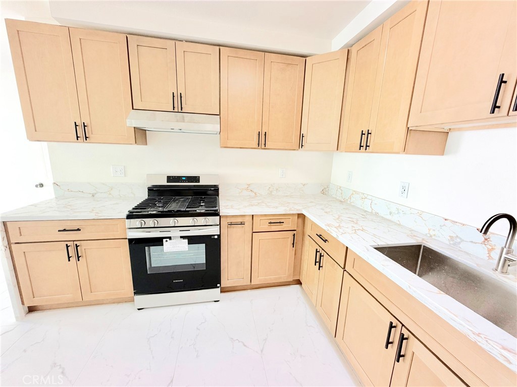 8431 Tamaru, Huntington Beach CA 92647 - photo 4