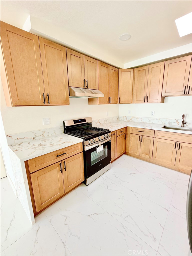 8431 Tamaru, Huntington Beach CA 92647 - photo 32