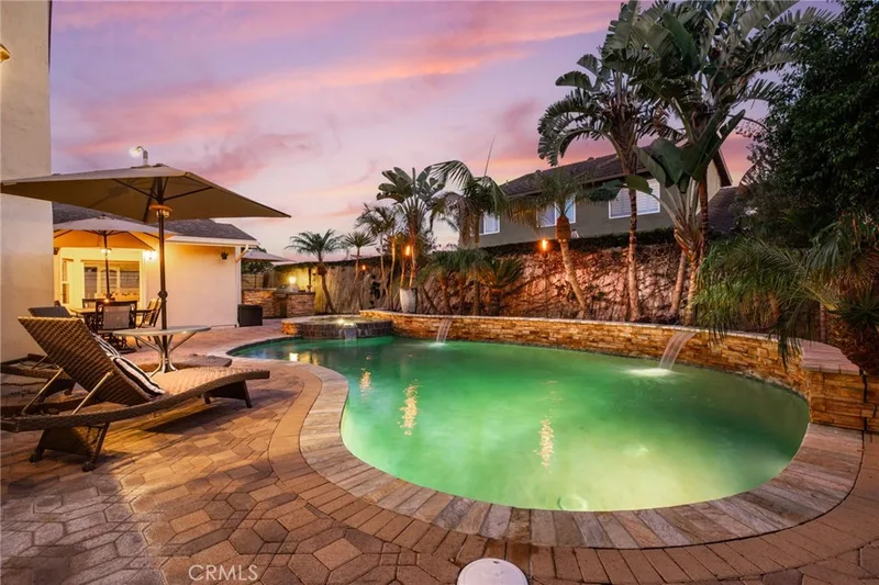 8482 Deepview Drive, Huntington Beach, CA 92646