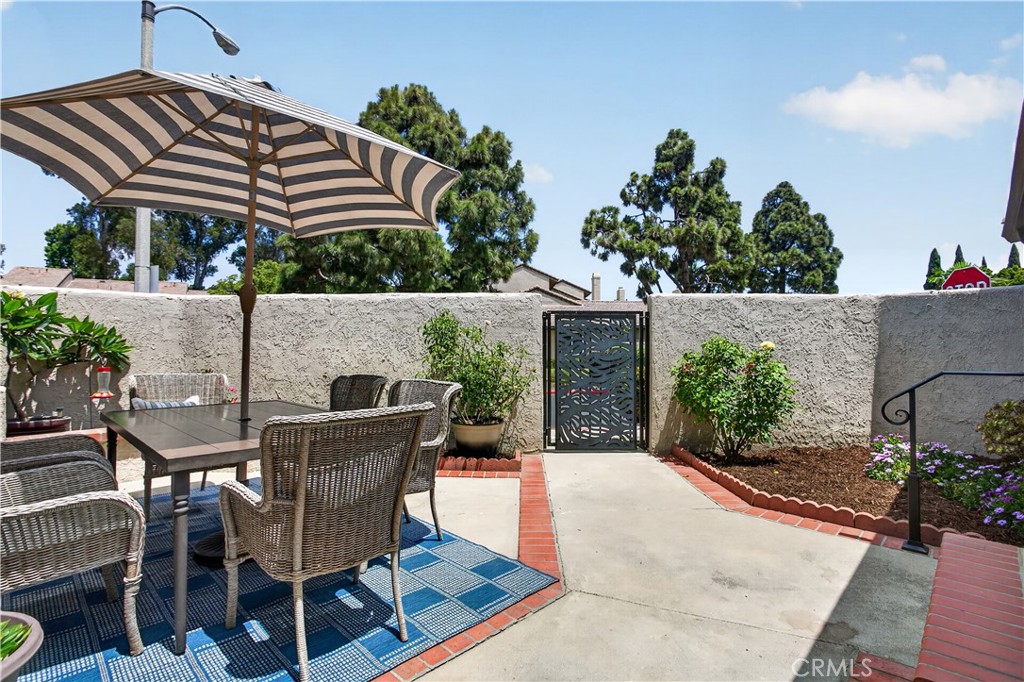 8488 Oakstone Circle, Huntington Beach CA 92646 - photo 1