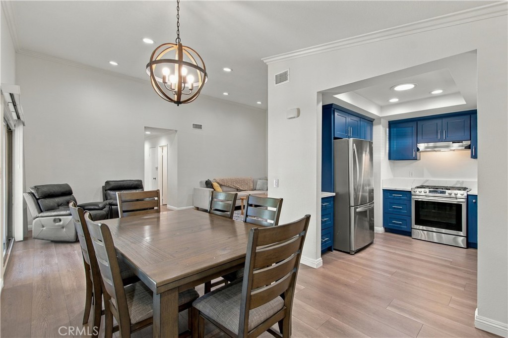 Dining Area - 8565 Sierra Circle 916A, Huntington Beach CA 92646 - photo 6