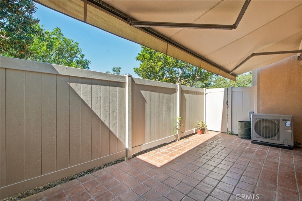 6ft vinyl fence for privacy - 8565 Sierra Circle 916A, Huntington Beach CA 92646 - photo 32