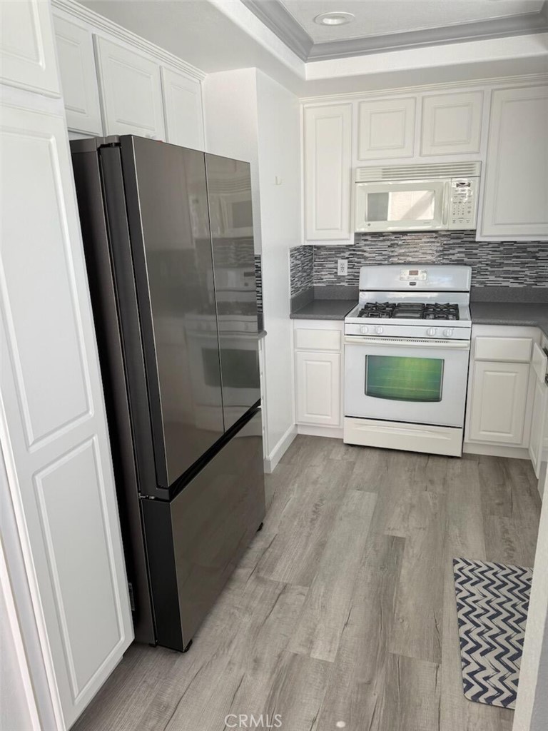 8565 Trinity 824D, Huntington Beach CA 92646 - photo 1