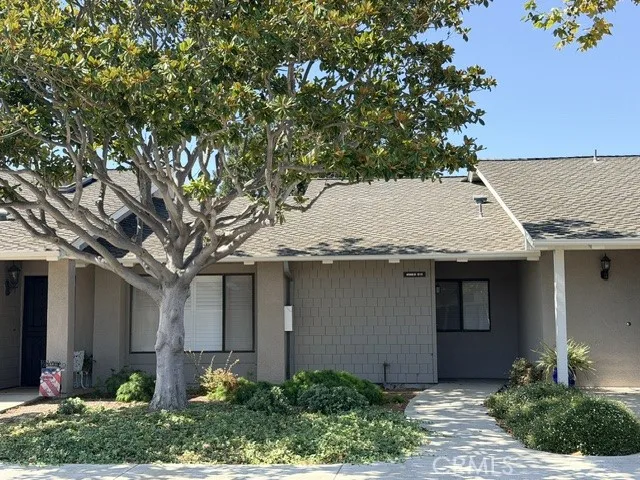 8566 Larkhall Circle 813B, Huntington Beach