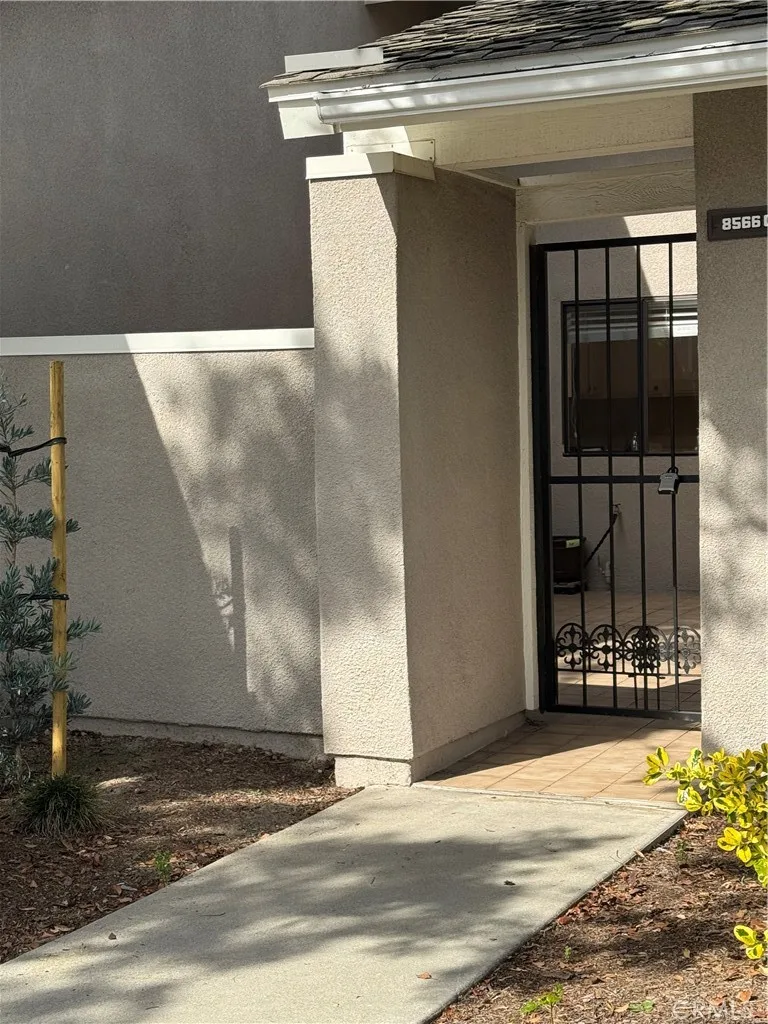 8566 Trinity 819c, Huntington Beach, CA 92646