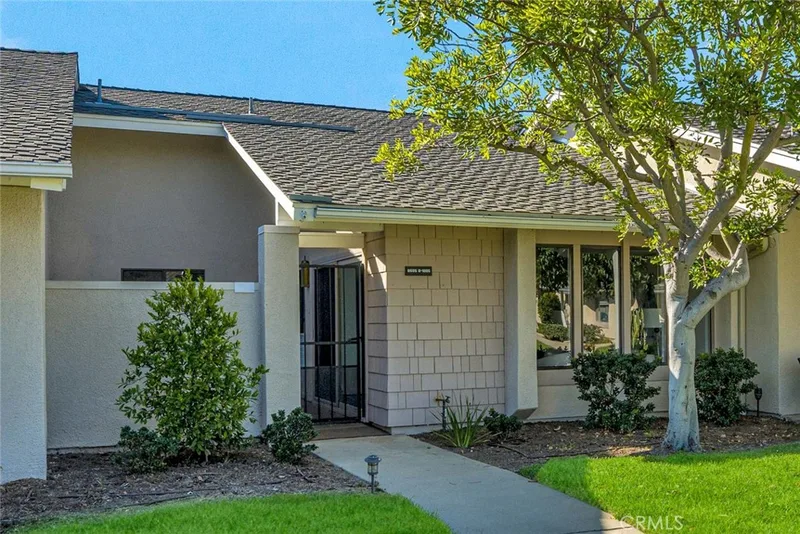 8605 Solano 1005-B, Huntington Beach, CA 92646