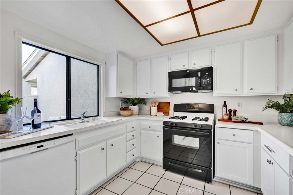 Bright Kitchen - 8605 Solano 1005-B, Huntington Beach CA 92646 - photo 12
