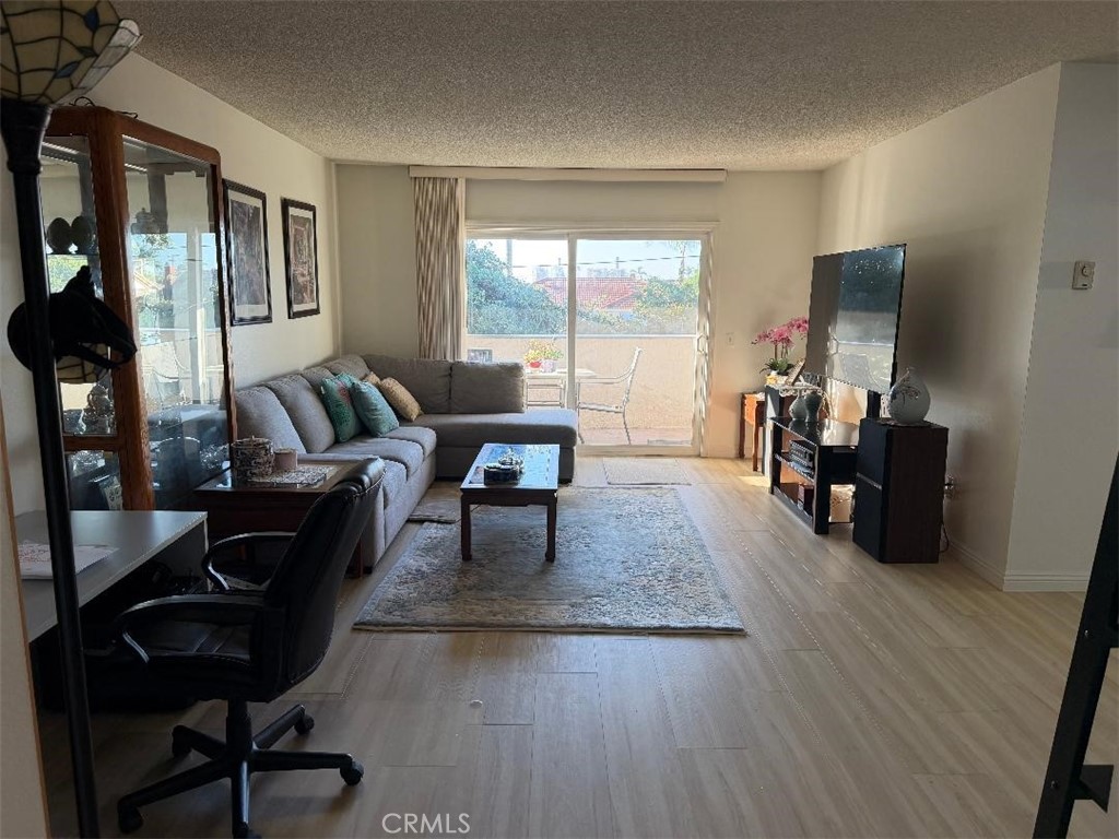 Living room - 8633 PORTOLA Court, Huntington Beach CA 92646 - photo 3