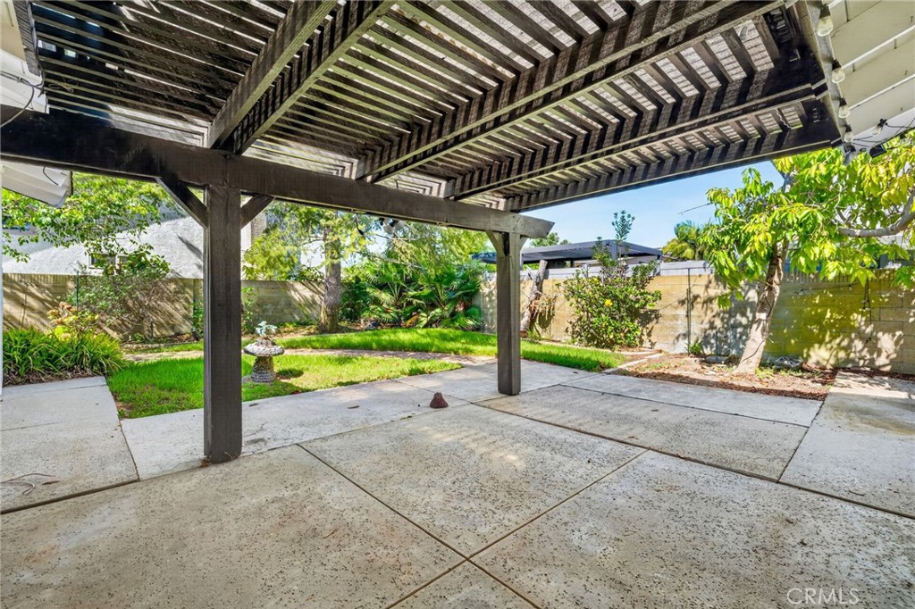8661 Brookside Drive, Huntington Beach CA 92646 - photo 29
