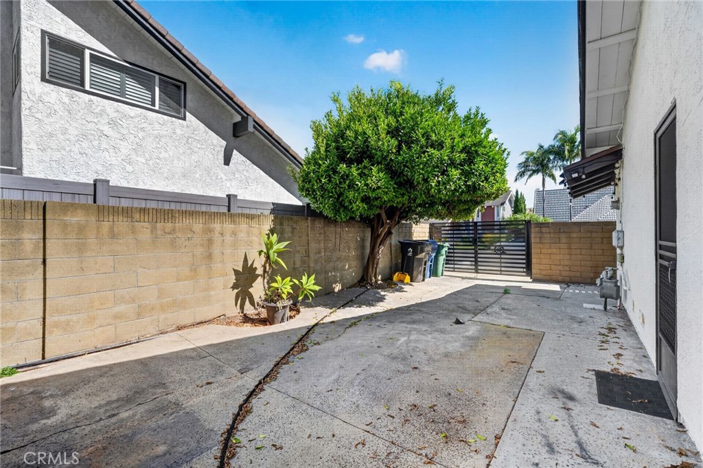 8661 Brookside Drive, Huntington Beach CA 92646 - photo 33