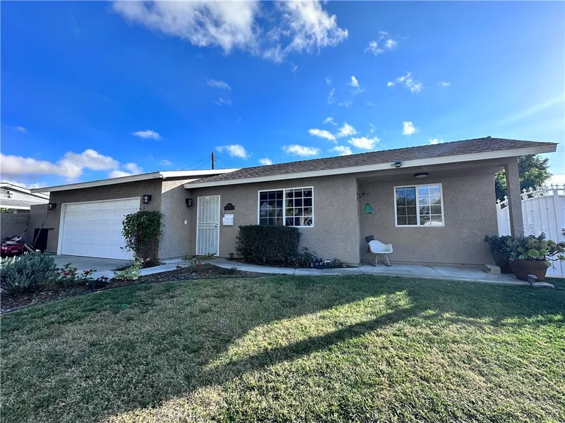 8682 Camel Circle, Huntington Beach, CA 92647