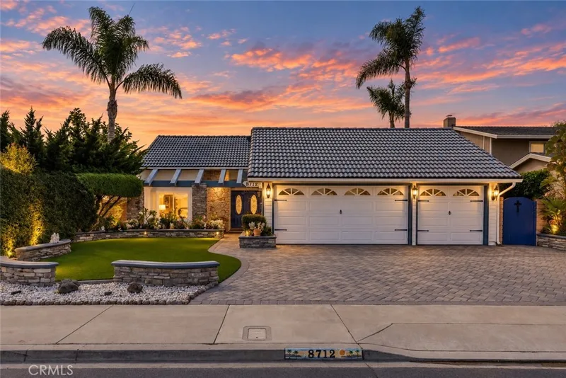 8712 Mossford Dr., Huntington Beach