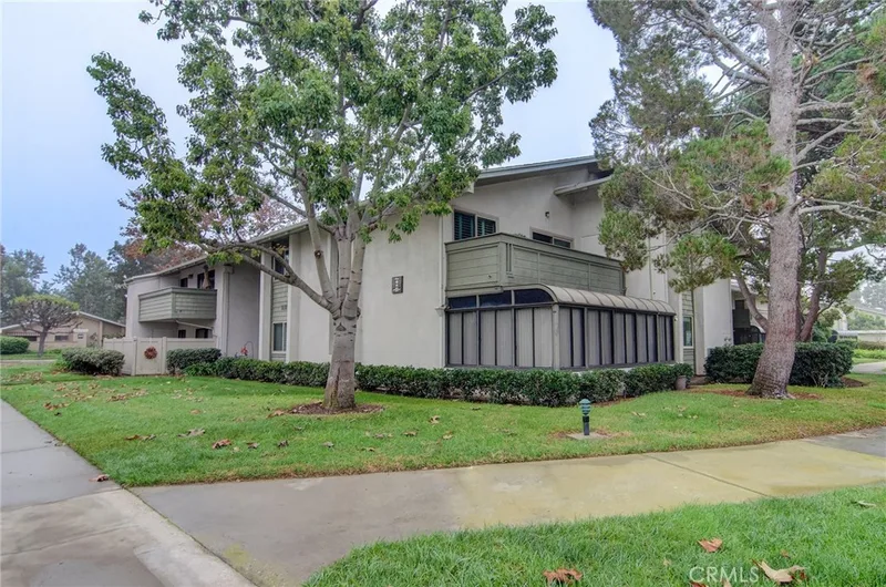 8777 Coral Springs Court 2B, Huntington Beach, CA 92646