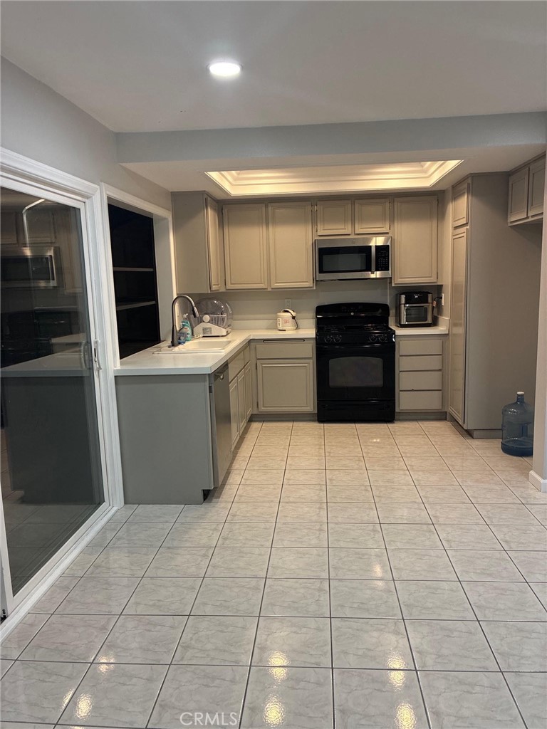 8842 Midbury, Huntington Beach CA 92646 - photo 4
