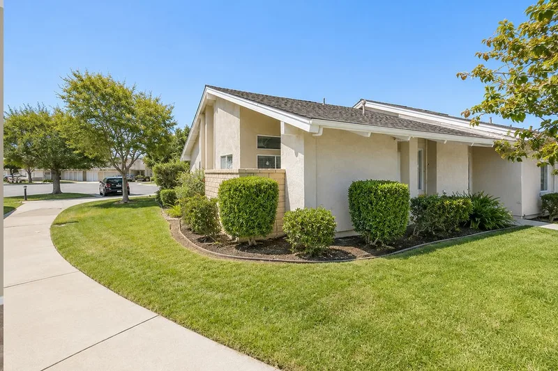8877 Tulare Drive 313D, Huntington Beach, CA 92646