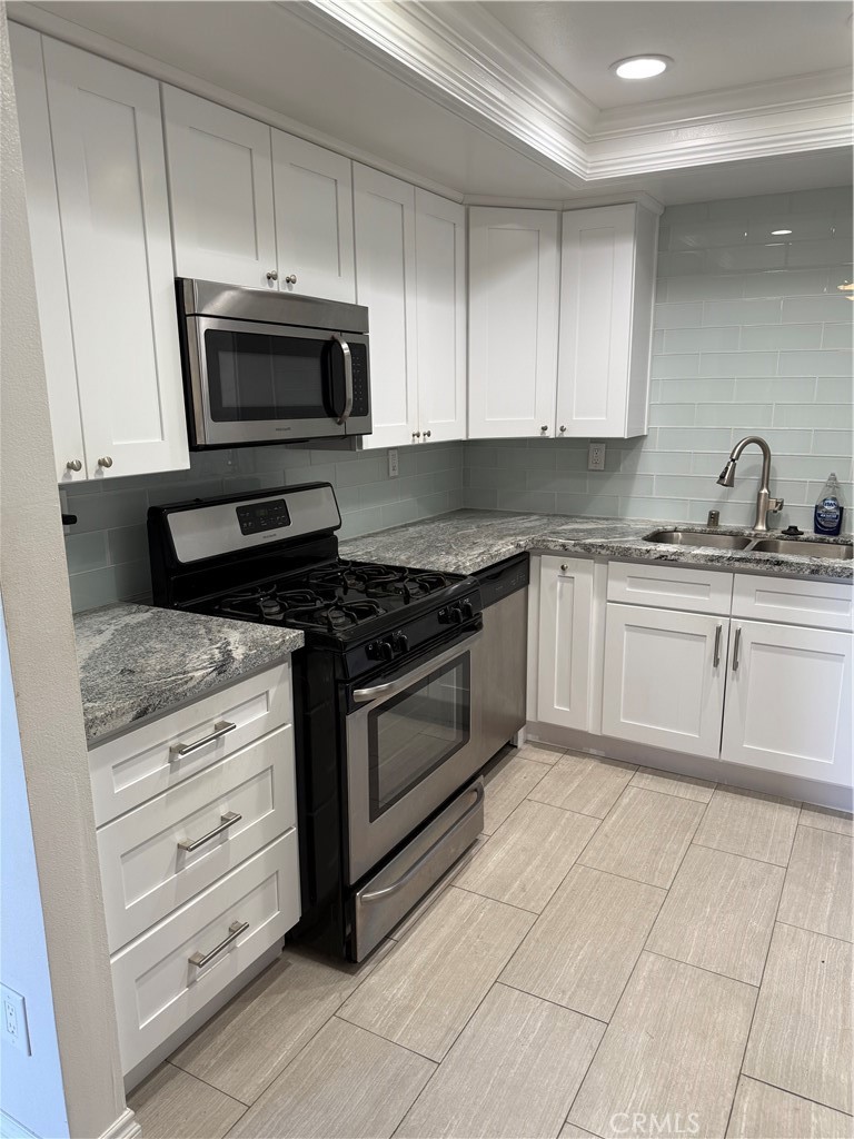 8877 Tulare Drive 314B, Huntington Beach CA 92646 - photo 4