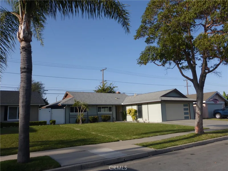 8881 Albatross Dr, Huntington Beach