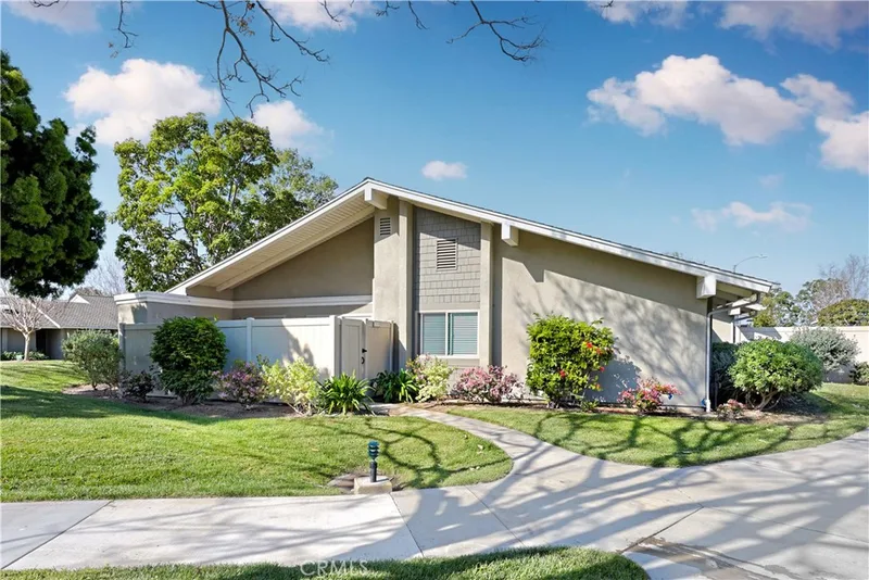 8933 Amador Circle #1316E, Huntington Beach