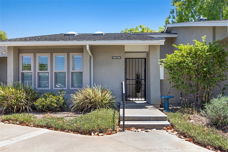 8933 Yolo 1307-B, Huntington Beach, CA 92646