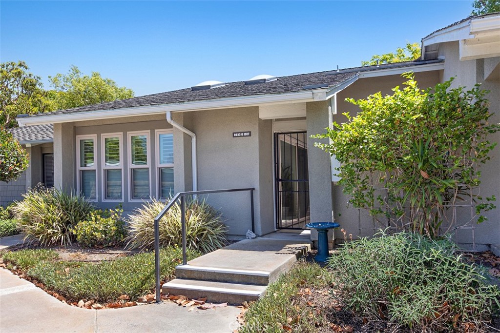 8933 Yolo 1307-B, Huntington Beach CA 92646 - photo 3