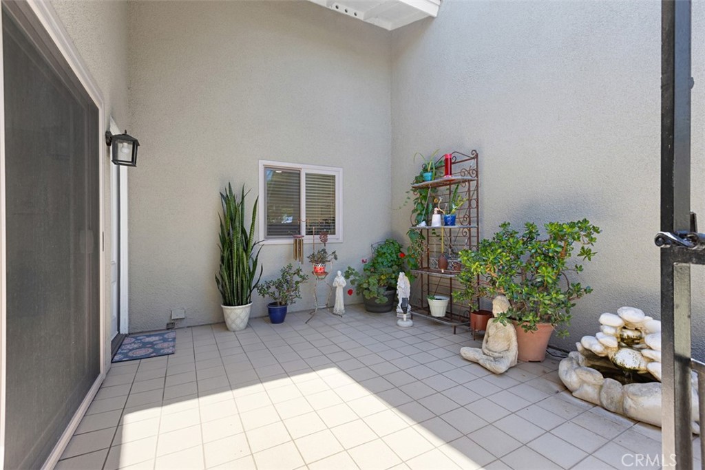 8933 Yolo 1307-B, Huntington Beach CA 92646 - photo 4
