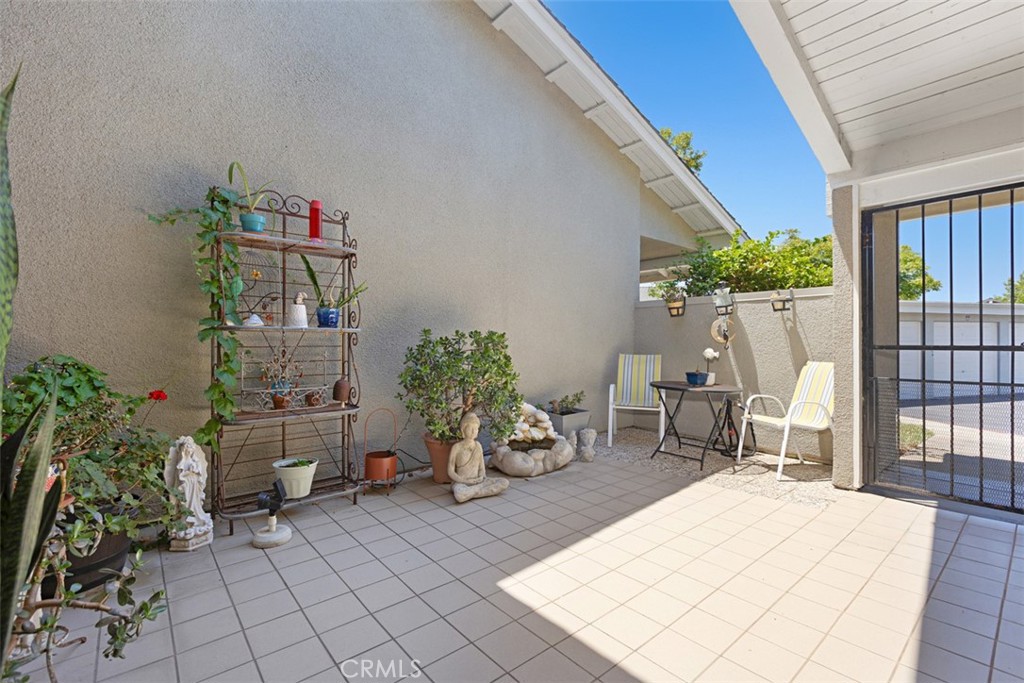 8933 Yolo 1307-B, Huntington Beach CA 92646 - photo 5