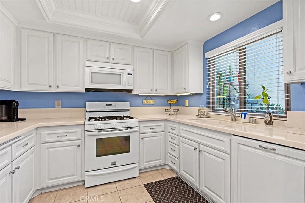 8933 Yolo 1307-B, Huntington Beach CA 92646 - photo 15