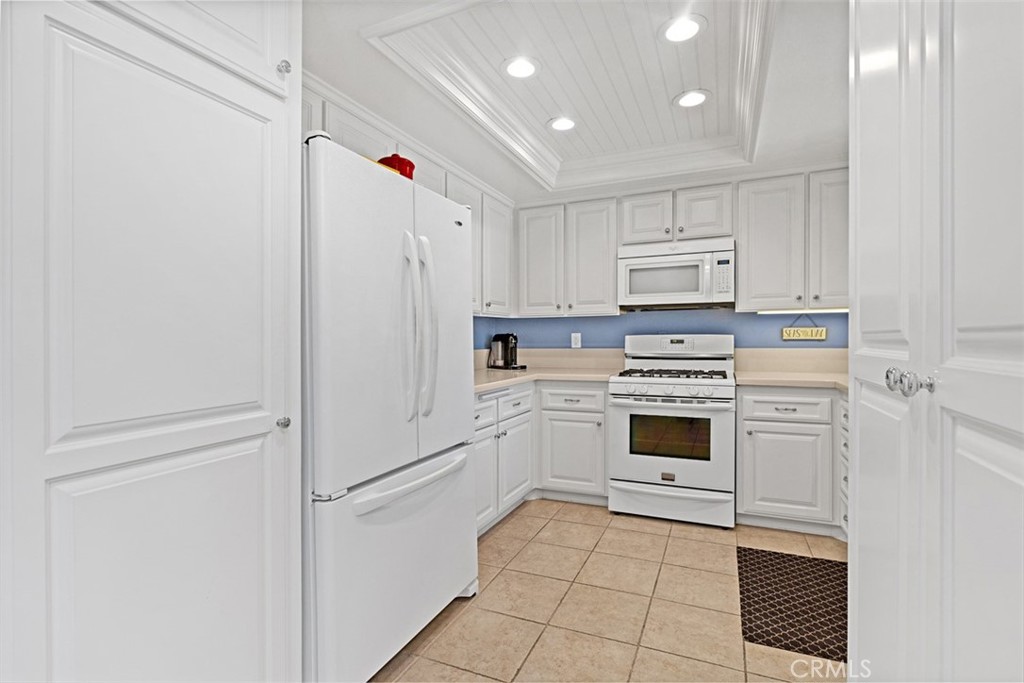 8933 Yolo 1307-B, Huntington Beach CA 92646 - photo 16