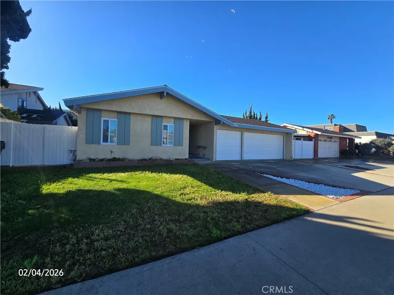 9042 Oceanwood, Huntington Beach, CA 92646