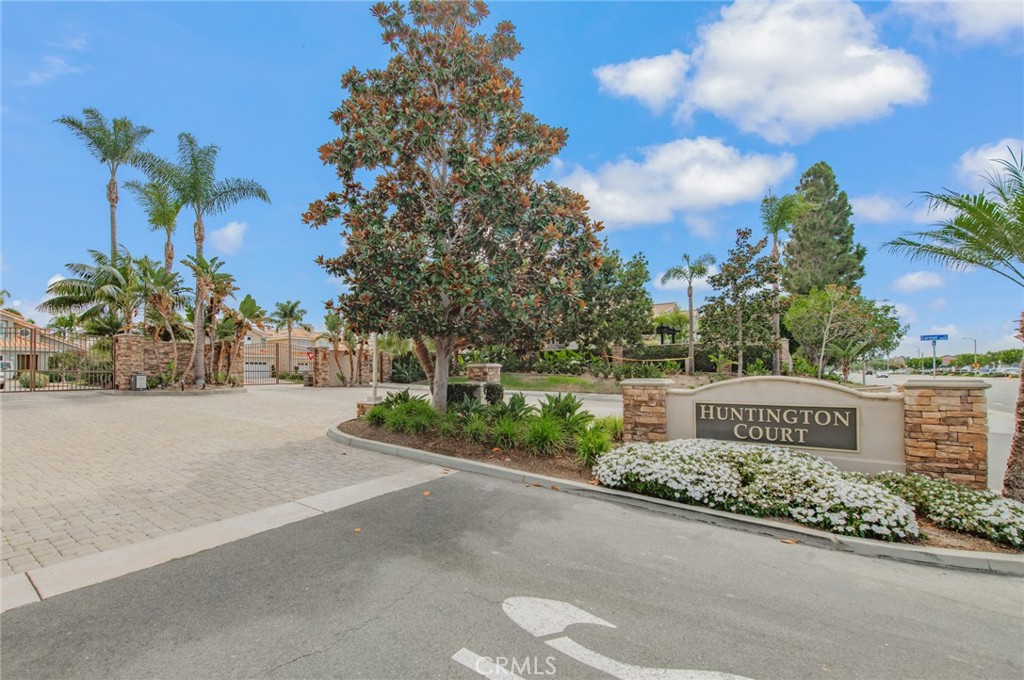 9042 Santiago Dr, Huntington Beach CA 92646 - photo 36