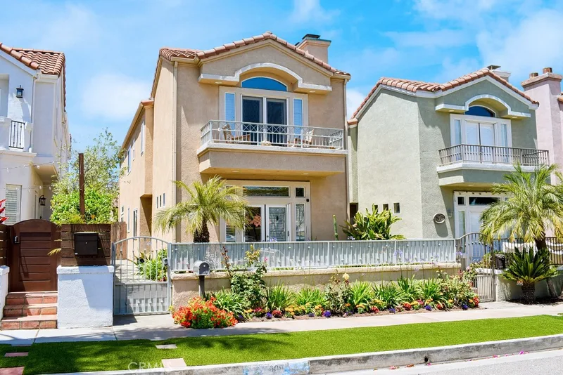 909 California Street, Huntington Beach, CA 92648