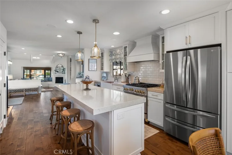 915 Huntington Street, Huntington Beach, CA 92648