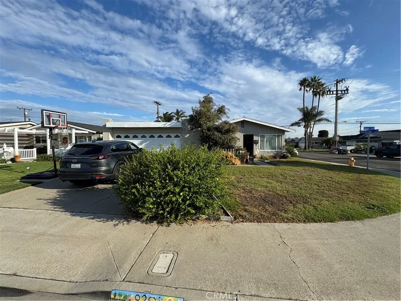 9201 Guss, Huntington Beach, CA 92646