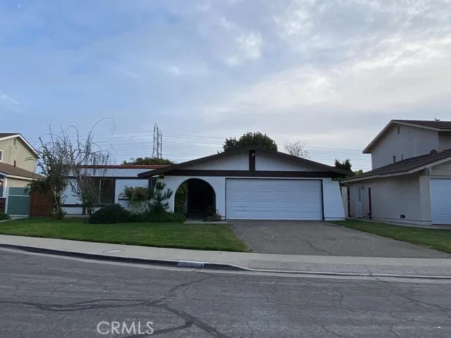 9212 Heatherton, Huntington Beach, CA 92646