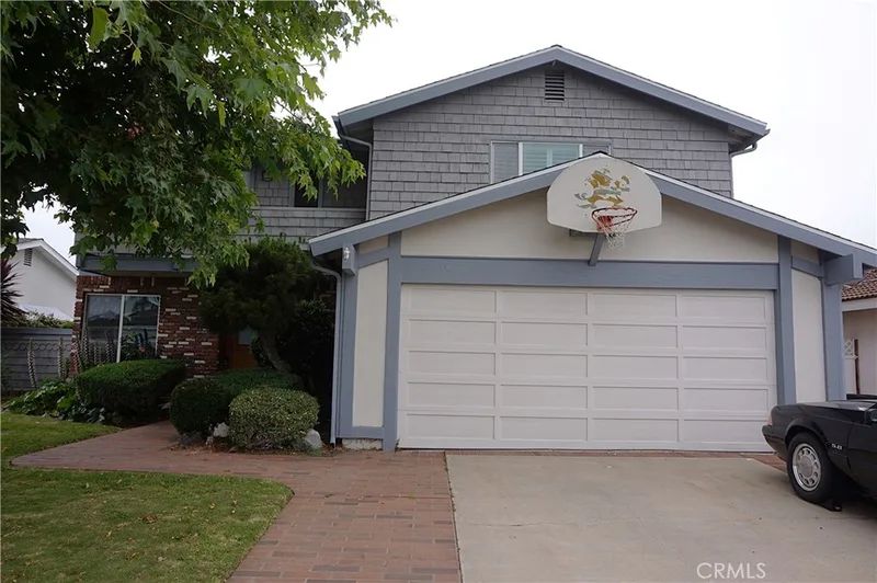 9281 Woodcrest, Huntington Beach, CA 92646