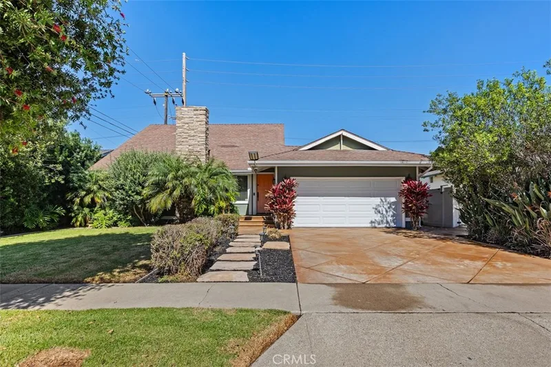 9301 Neolani, Huntington Beach