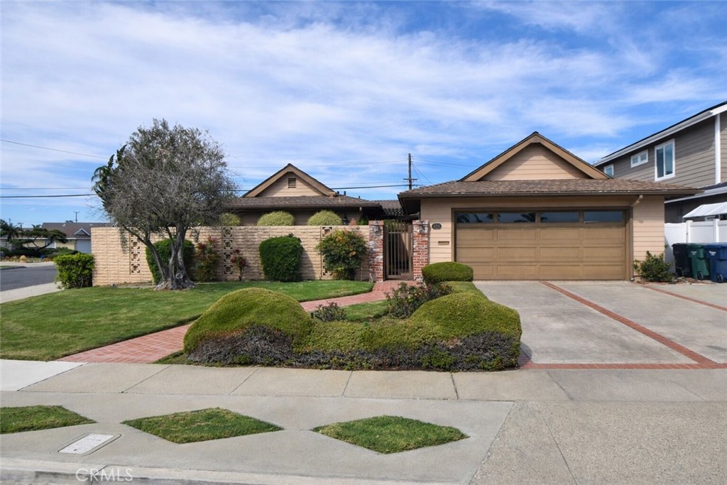 9311 Tahiti, Huntington Beach CA 92646 - photo 1